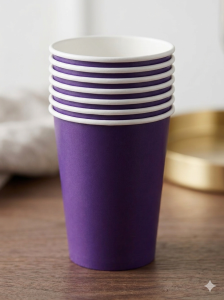 paarse kartonnen bekers